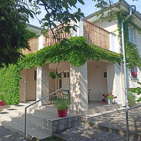 Dom V Zahrade Hotel Podhájska Exterior foto