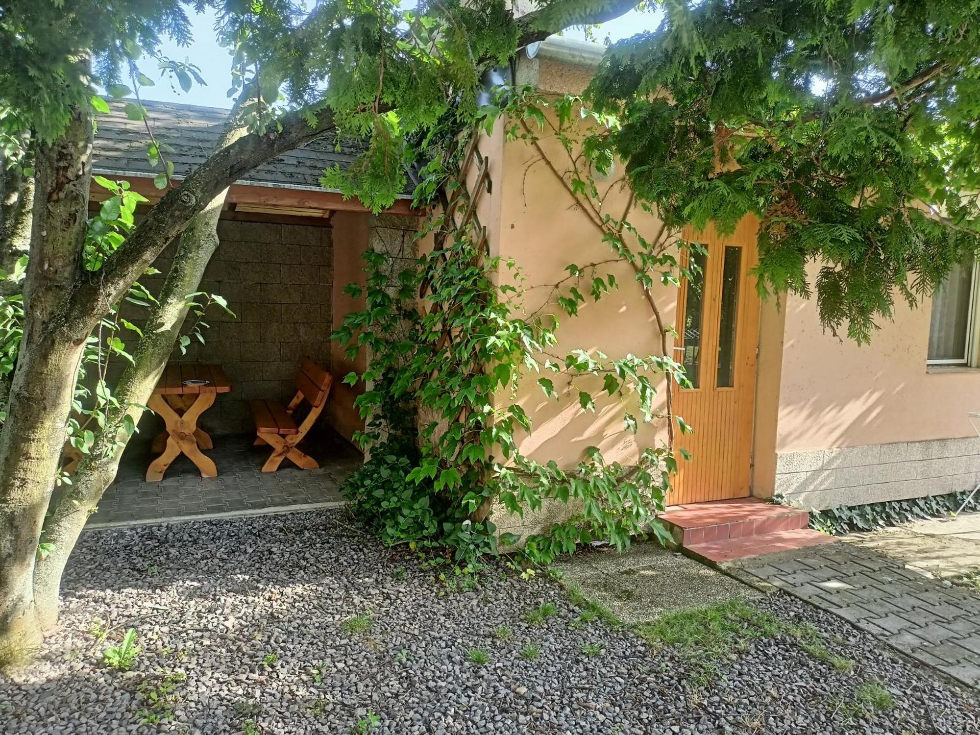 Dom V Zahrade Hotel Podhájska Exterior foto
